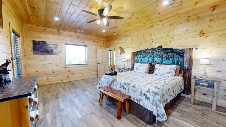 Lazy Bear Lodge - Walland, Tennessee