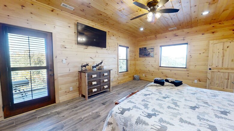 Lazy Bear Lodge - Walland, Tennessee