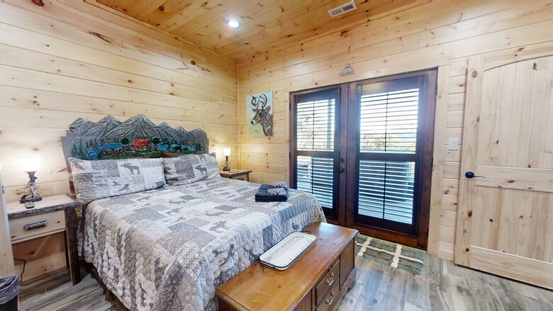 Lazy Bear Lodge - Walland, Tennessee