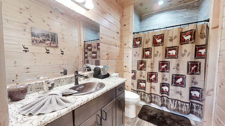 Lazy Bear Lodge - Walland, Tennessee