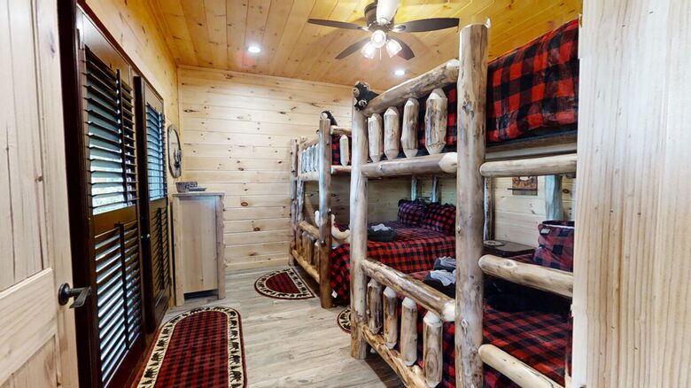 Lazy Bear Lodge - Walland, Tennessee