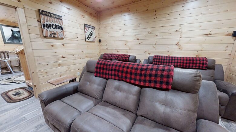 Lazy Bear Lodge - Walland, Tennessee