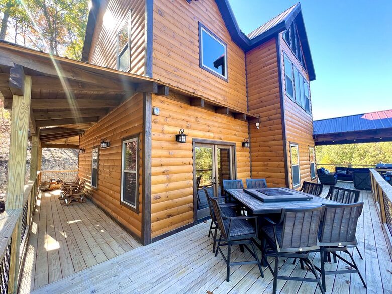 Lazy Bear Lodge - Walland, Tennessee