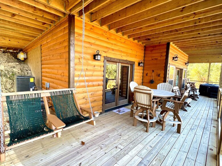 Lazy Bear Lodge - Walland, Tennessee