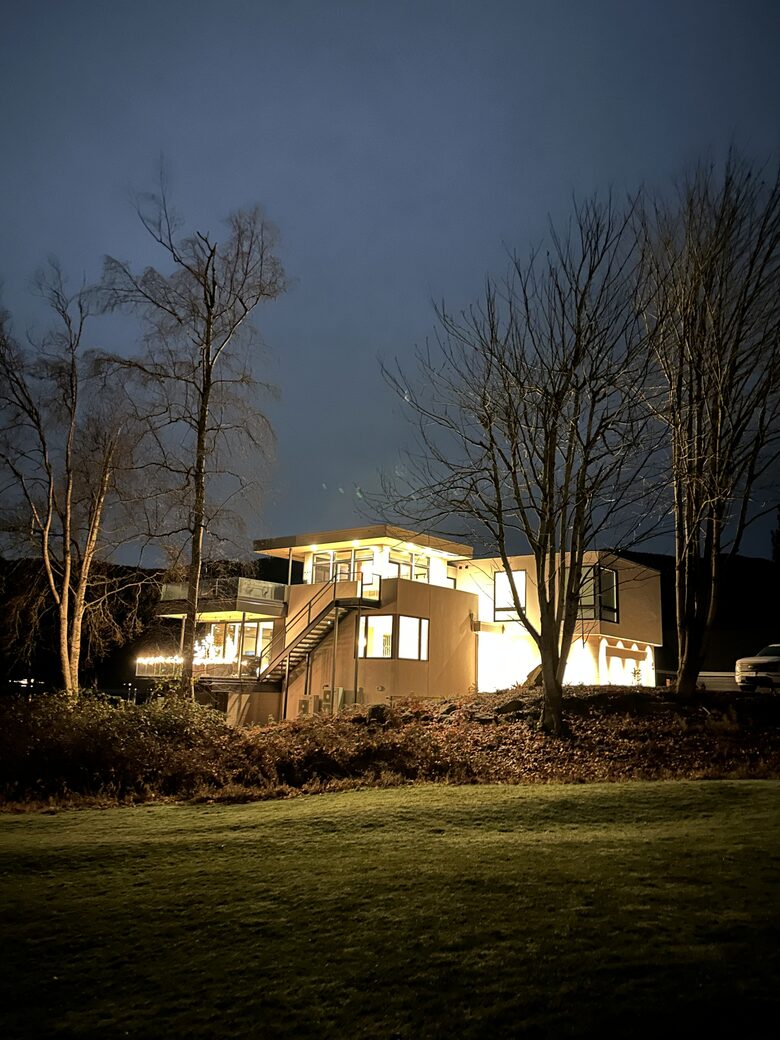 Relaxed Modern Waterfront Vacation Home - Bellingham, Washington