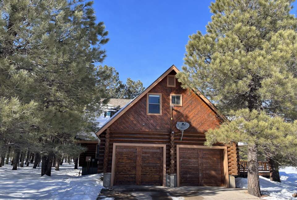 Flagstaff Log Cabin - Ski Retreat and Summer Heaven - Flagstaff, Arizona