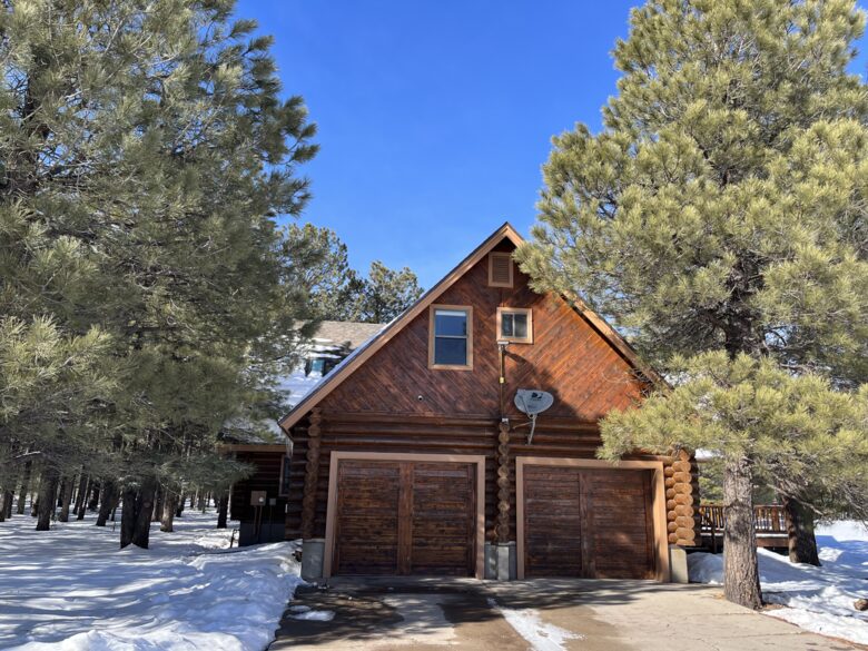 Flagstaff Log Cabin - Ski Retreat and Summer Heaven - Flagstaff, Arizona