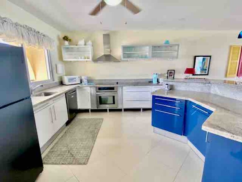 2 bedroom Beachfront Luxury Condo - Simpson Bay, Sint Maarten (Dutch part)