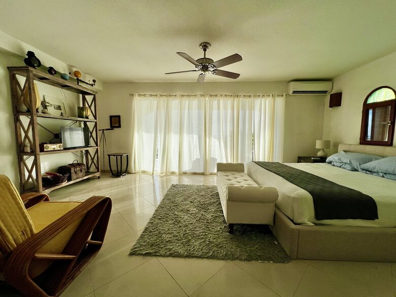 2 bedroom Beachfront Luxury Condo - Simpson Bay, Sint Maarten (Dutch part)