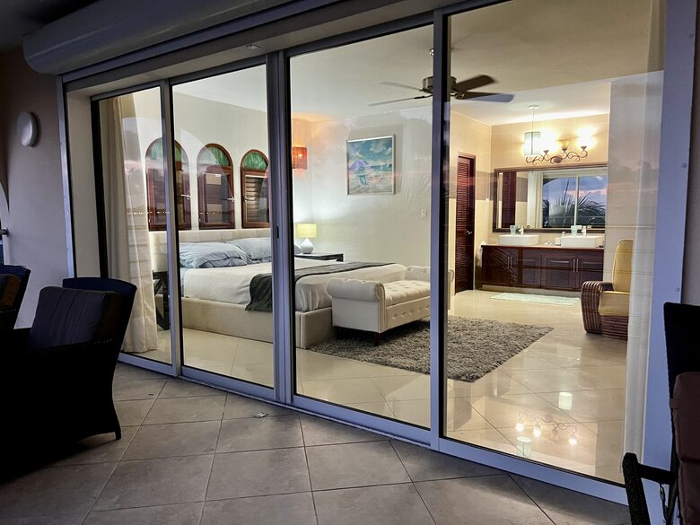 2 bedroom Beachfront Luxury Condo - Simpson Bay, Sint Maarten (Dutch part)