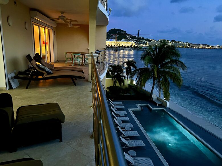 2 bedroom Beachfront Luxury Condo - Simpson Bay, Sint Maarten (Dutch part)