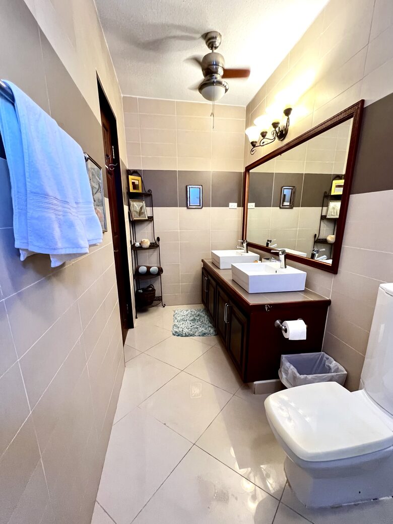 2 bedroom Beachfront Luxury Condo - Simpson Bay, Sint Maarten (Dutch part)