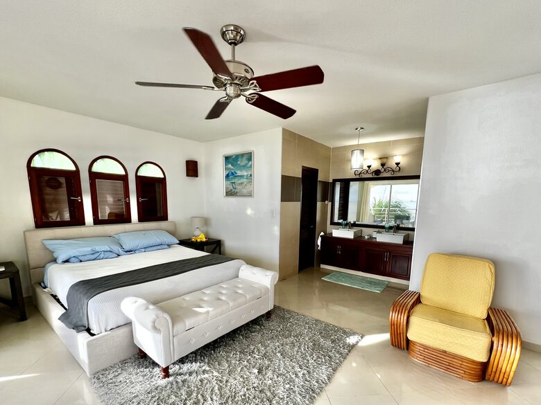 2 bedroom Beachfront Luxury Condo - Simpson Bay, Sint Maarten (Dutch part)