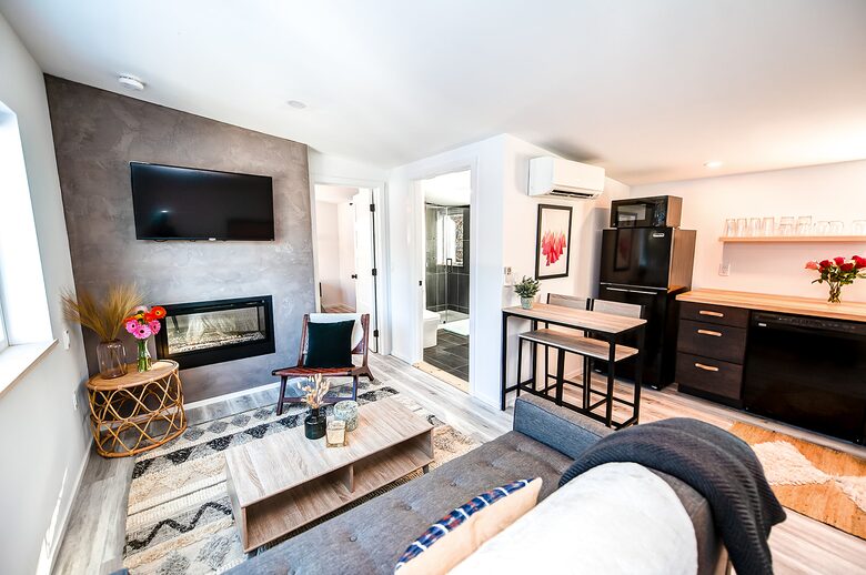 New modern Stowe Village Villa - Stowe, Vermont