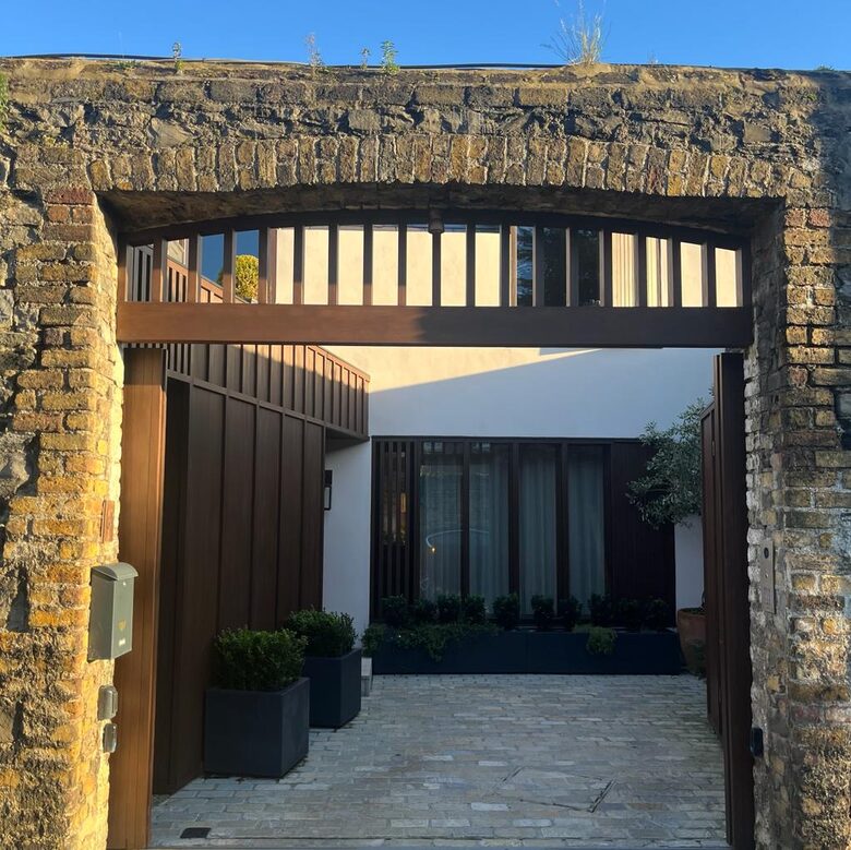 The Mews Townhouse - Dublin, Ireland