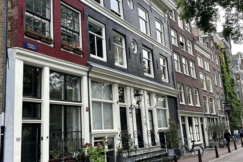 Scenic Canal Apartment - Amsterdam, Netherlands