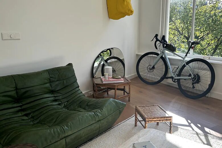 Scenic Canal Apartment - Amsterdam, Netherlands