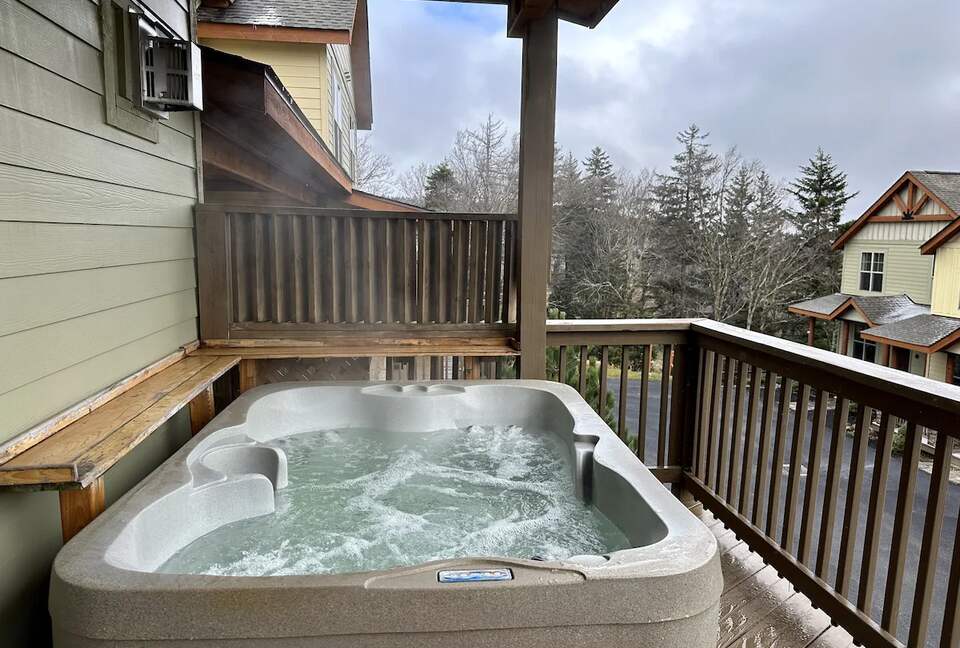 Ski-in, Ski-out Fun-Filled Getaway - Snowshoe, West Virginia
