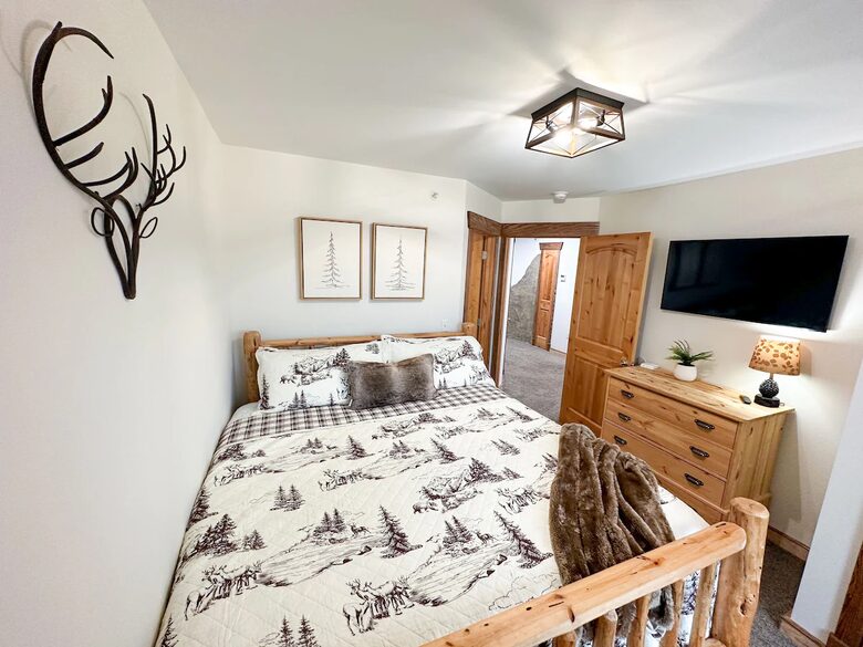 Ski-in, Ski-out Fun-Filled Getaway - Snowshoe, West Virginia