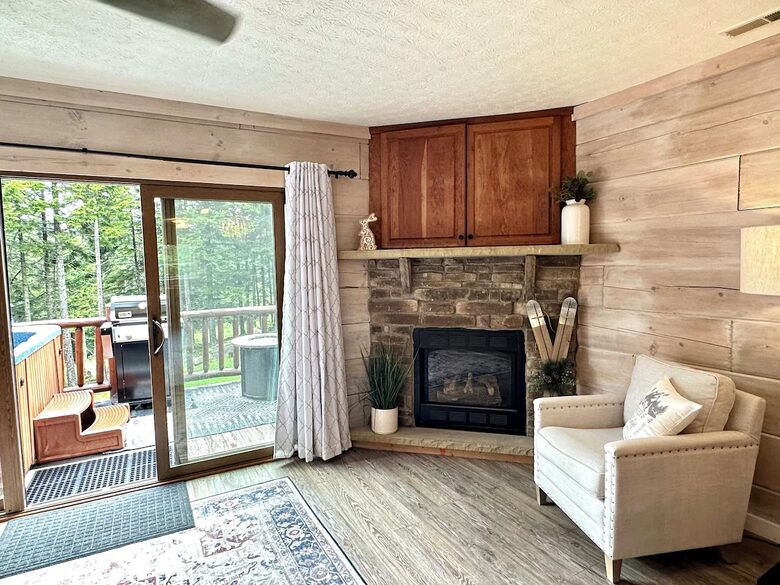 Ski-in, Ski-out Snowshoe Retreat - Snowshoe, West Virginia