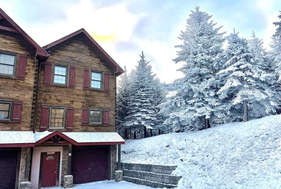 Ski-in, Ski-out Snowshoe Retreat - Snowshoe, West Virginia