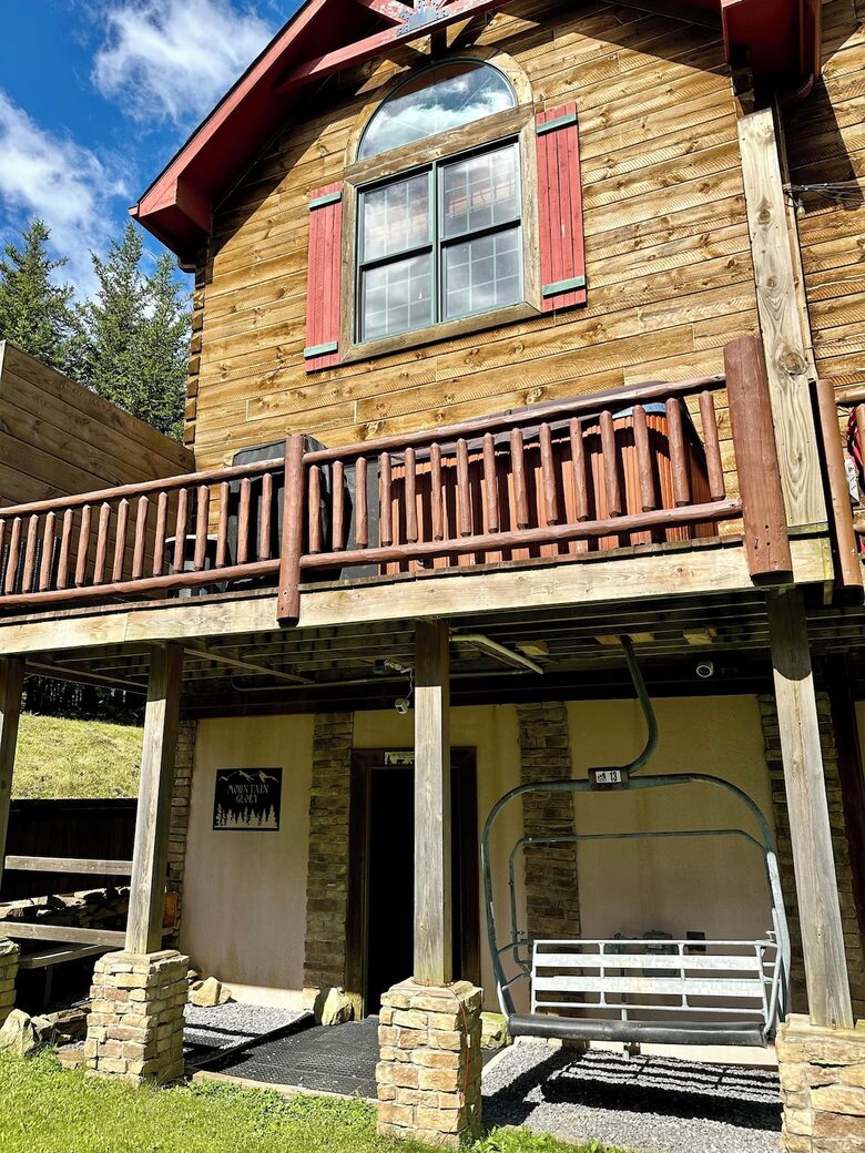 Ski-in, Ski-out Snowshoe Retreat - Snowshoe, West Virginia