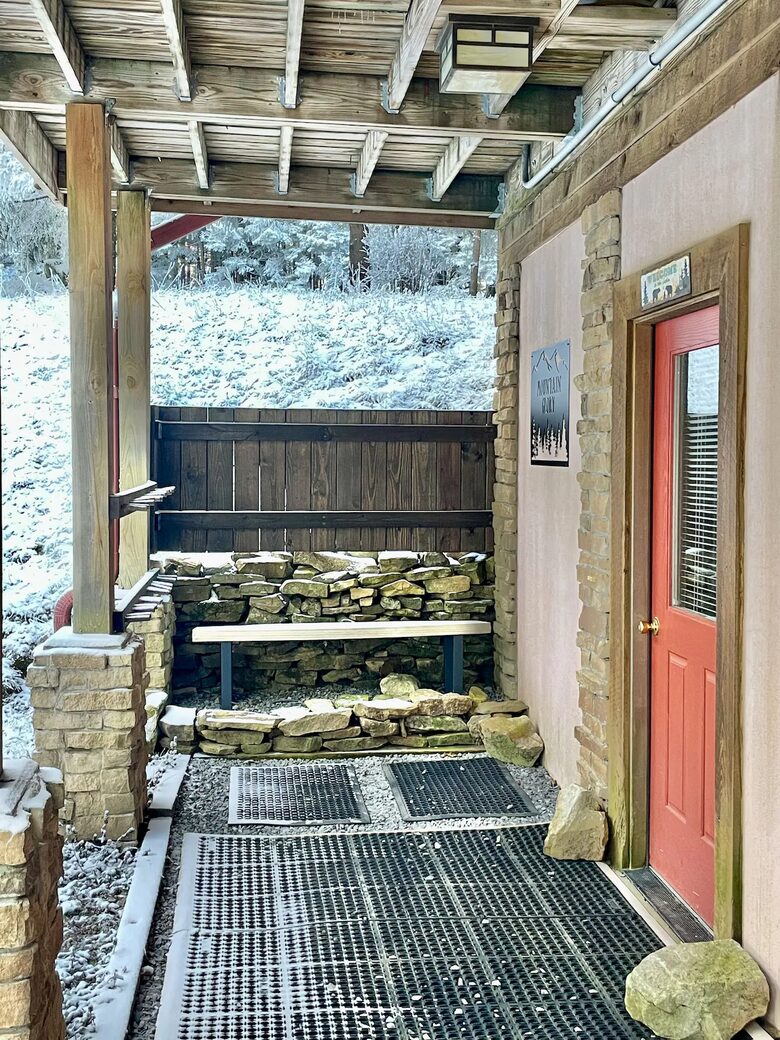Ski-in, Ski-out Snowshoe Retreat - Snowshoe, West Virginia