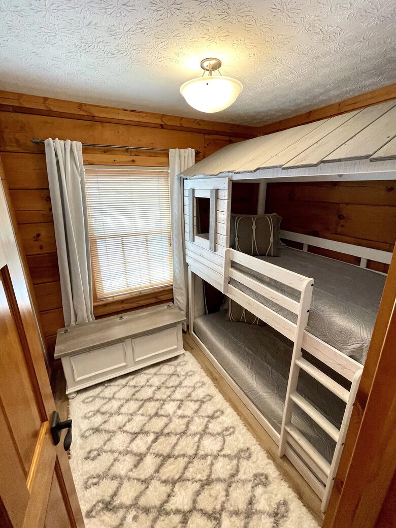 Loggers Run Retreat Ski-in, Ski-out - Snowshoe, West Virginia