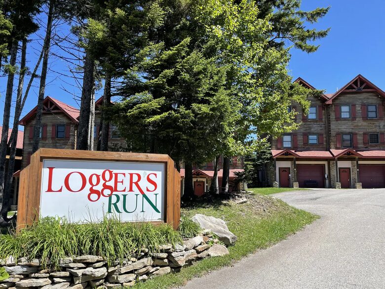 Loggers Run Retreat Ski-in, Ski-out - Snowshoe, West Virginia
