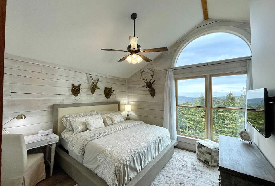 Upscale Ski-in, Ski-out Lodge - Snowshoe, West Virginia