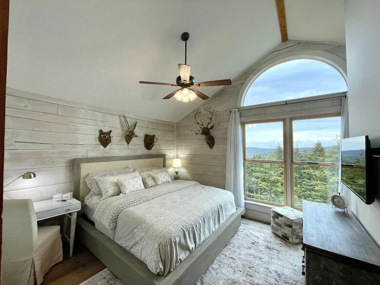 Upscale Ski-in, Ski-out Lodge - Snowshoe, West Virginia