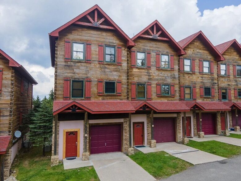 Upscale Ski-in, Ski-out Lodge - Snowshoe, West Virginia