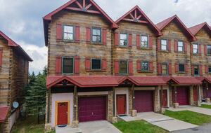Upscale Ski-in, Ski-out Lodge - Snowshoe, West Virginia