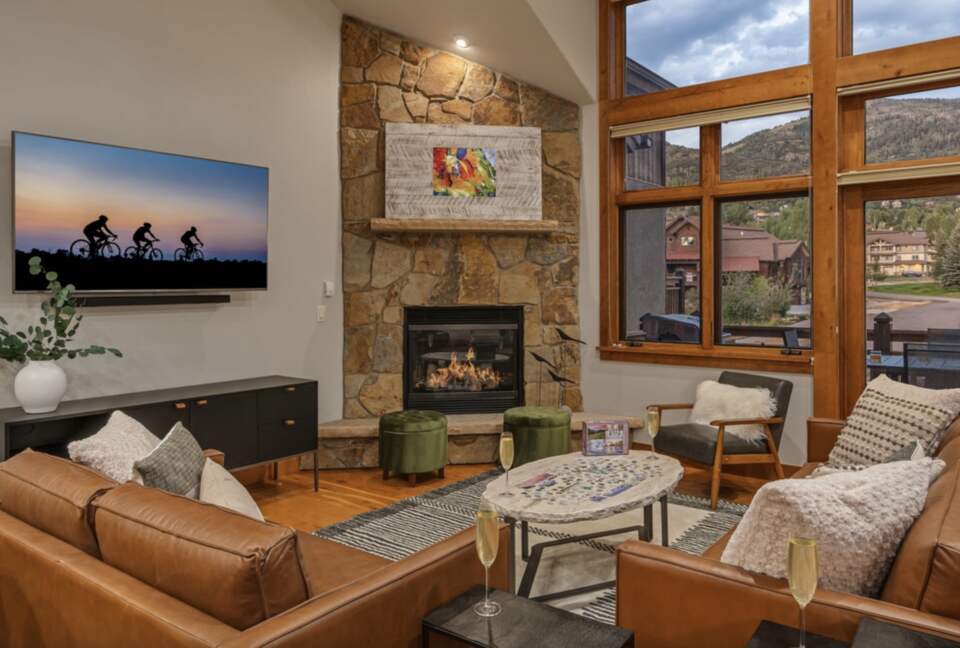 Snowflake Chalet - Moving Mountains - Steamboat Springs, Colorado