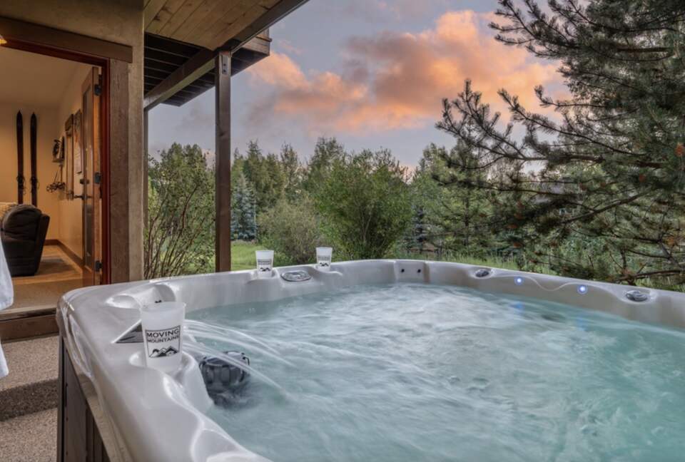 Snowflake Chalet - Moving Mountains - Steamboat Springs, Colorado
