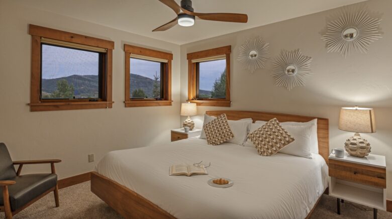 Snowflake Chalet - Moving Mountains - Steamboat Springs, Colorado