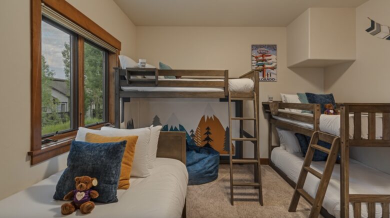 Snowflake Chalet - Moving Mountains - Steamboat Springs, Colorado