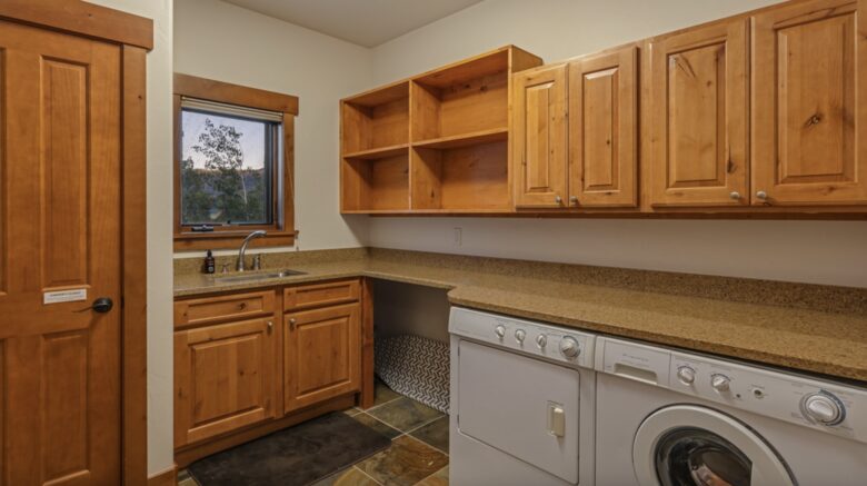 Snowflake Chalet - Moving Mountains - Steamboat Springs, Colorado