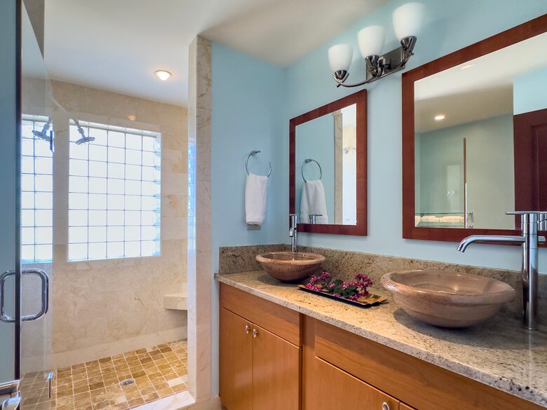 2nd Master Bath (shower, no tub)