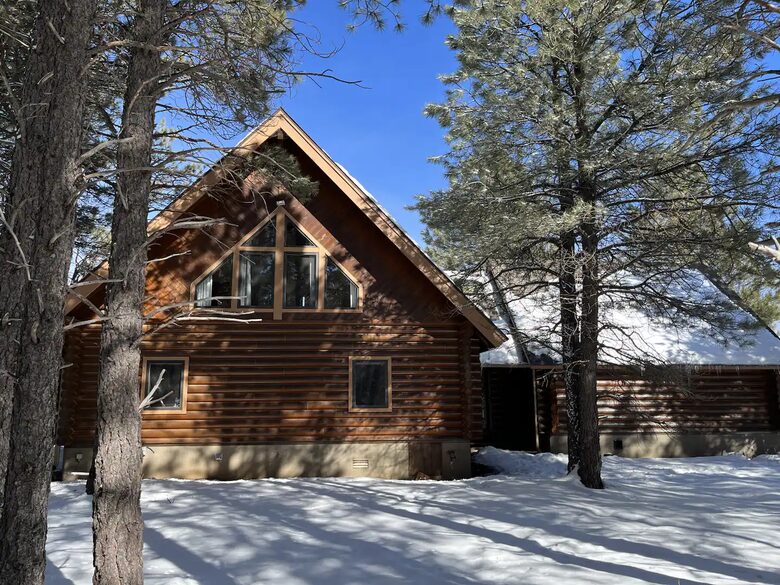 Flagstaff Log Cabin - Ski Retreat and Summer Heaven - Flagstaff, Arizona