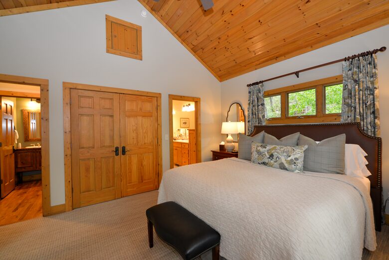 Upstairs King Master Bedroom