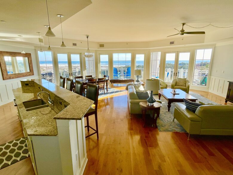 Breathtaking's large great room with 270 degree views!