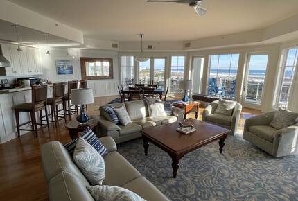 Breathtaking's large great room