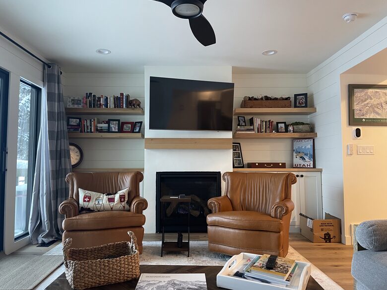 Family room, all new cabinets, TV, fireplace, plenty of games for all!