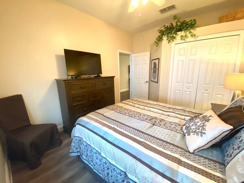 Sunset Lakes Family Getaway - Kissimmee, Florida