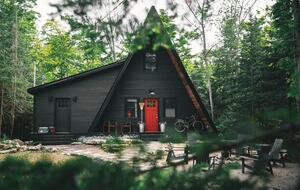 Luxury Bruce Peninsula A-Frame with 25 Private Acres and Private Trails! - Mar, Canada