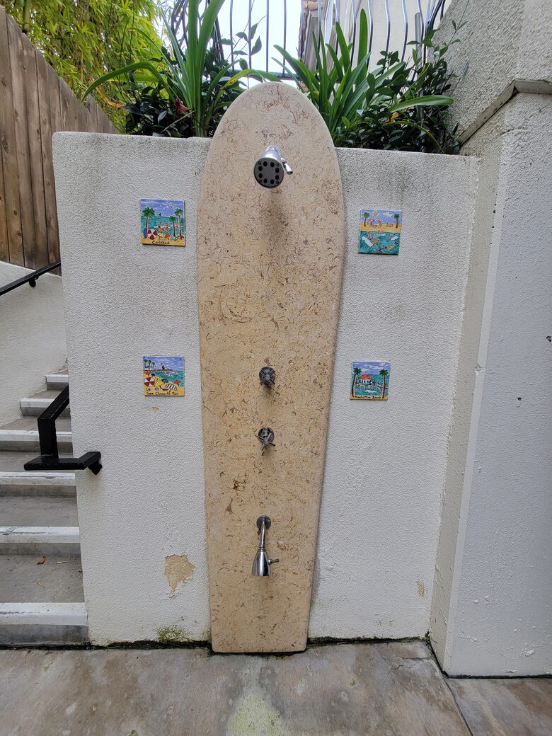 Outdoor shower for rinsing off