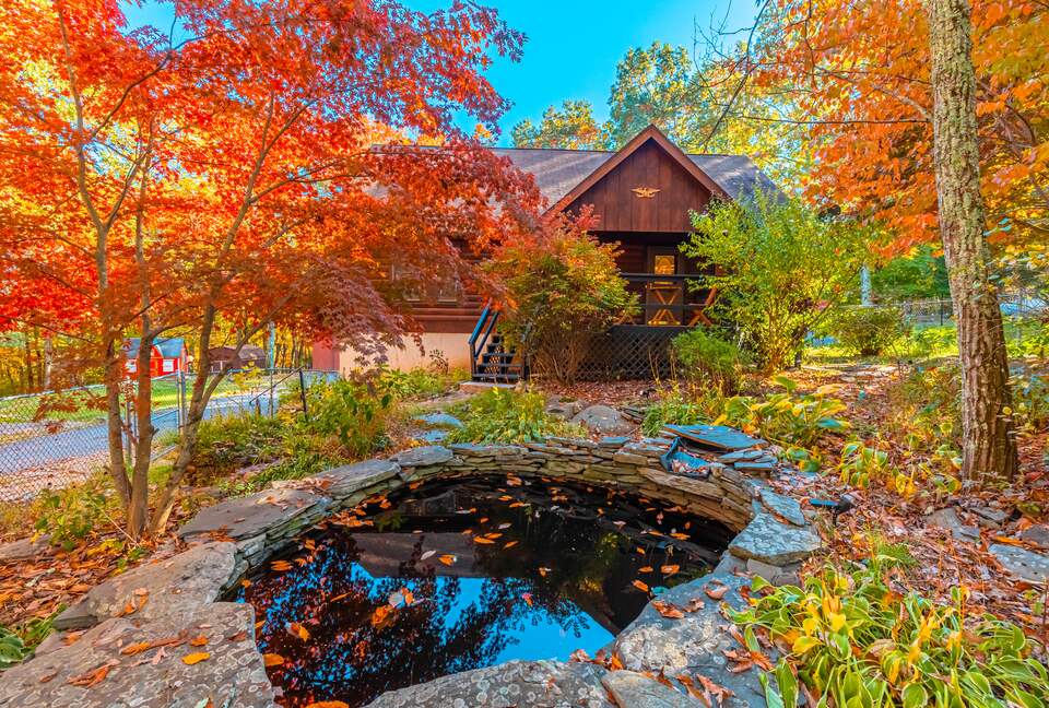 Pocono Mountains 4 Acre Oasis - Heated Pool, Hot Tub, Gameroom - Barrett Township, Pennsylvania