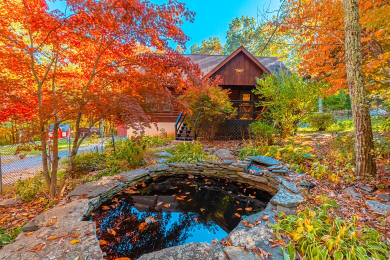 Pocono Mountains 4 Acre Oasis - Heated Pool, Hot Tub, Gameroom - Barrett Township, Pennsylvania