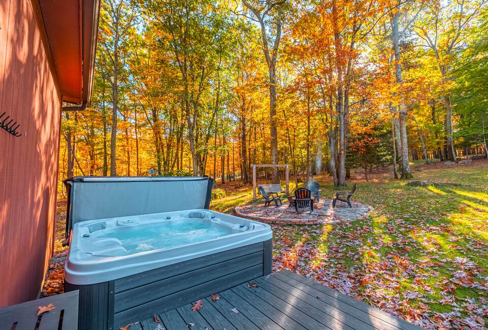 Pocono Mountains 4 Acre Oasis - Heated Pool, Hot Tub, Gameroom - Barrett Township, Pennsylvania